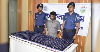 পাবনায় ৫৪৯ বোতল ফেনসিডিলসহ এক মাদক কারবারি গ্রেপ্তার
